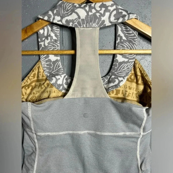 Lululemon Gray and White Wee Stripe Beachy Floral Fossil Top 8 - Picture 4 of 5